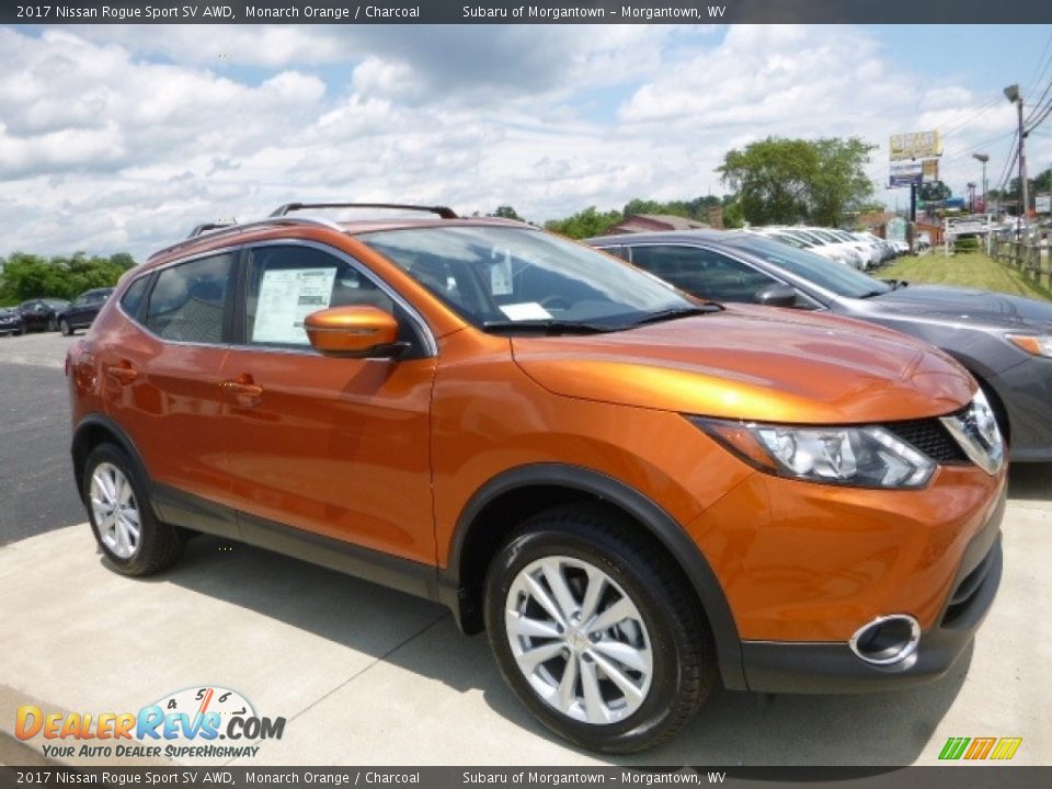 Front 3/4 View of 2017 Nissan Rogue Sport SV AWD Photo #1