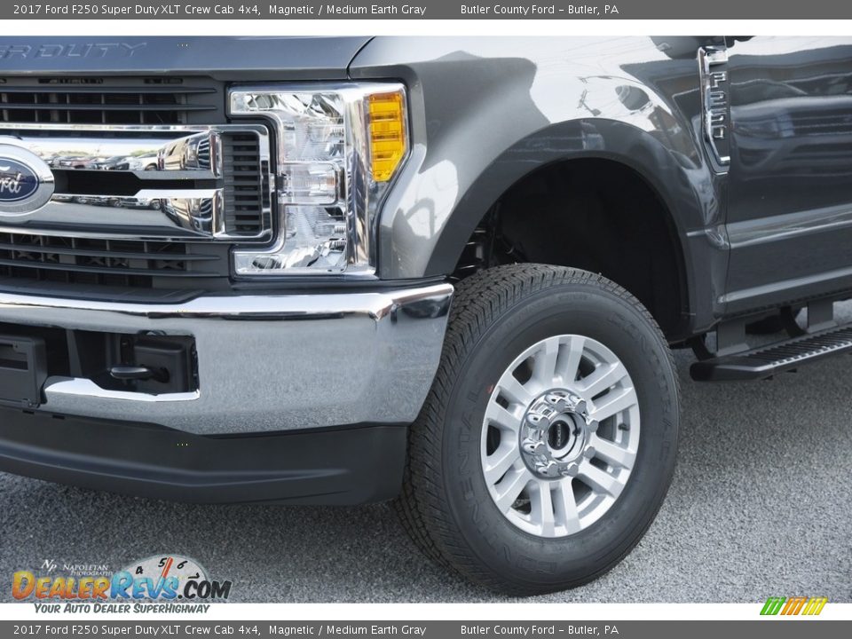 2017 Ford F250 Super Duty XLT Crew Cab 4x4 Magnetic / Medium Earth Gray Photo #2