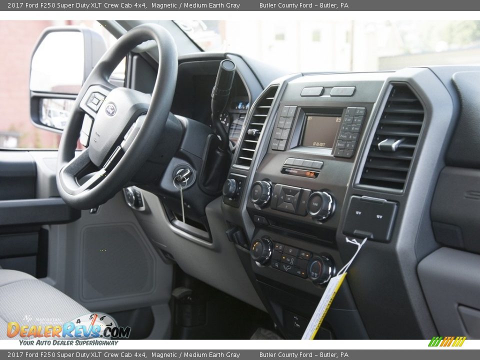 2017 Ford F250 Super Duty XLT Crew Cab 4x4 Magnetic / Medium Earth Gray Photo #11