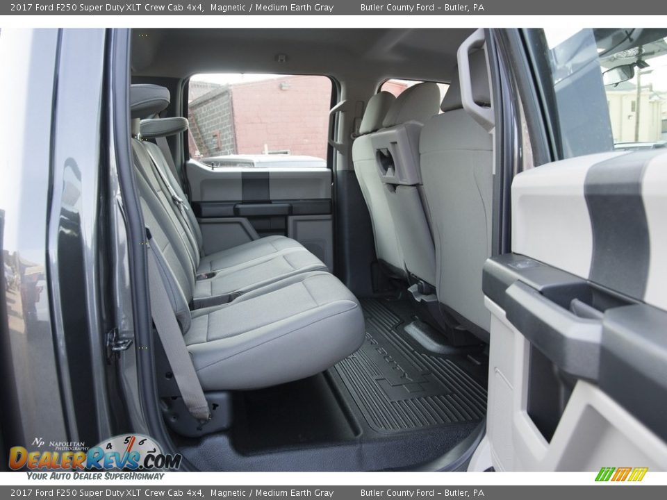 2017 Ford F250 Super Duty XLT Crew Cab 4x4 Magnetic / Medium Earth Gray Photo #12