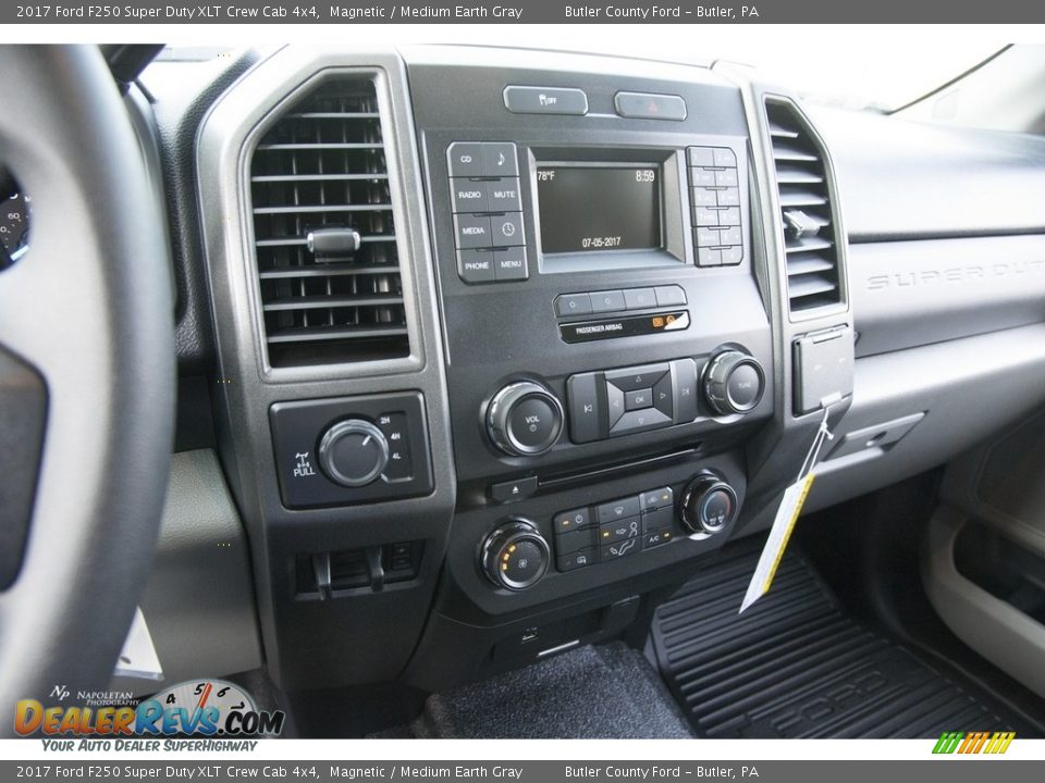 2017 Ford F250 Super Duty XLT Crew Cab 4x4 Magnetic / Medium Earth Gray Photo #13