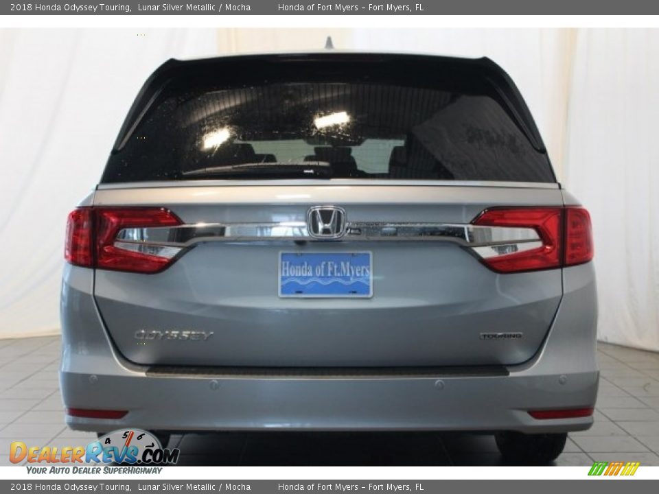 2018 Honda Odyssey Touring Lunar Silver Metallic / Mocha Photo #6