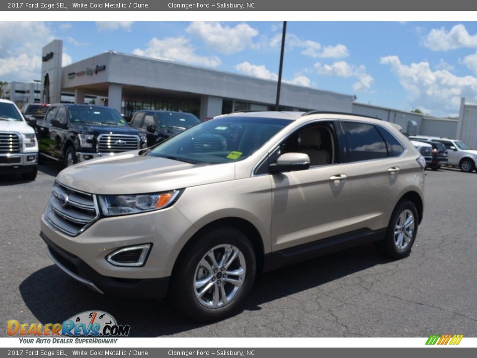 Front 3/4 View of 2017 Ford Edge SEL Photo #3