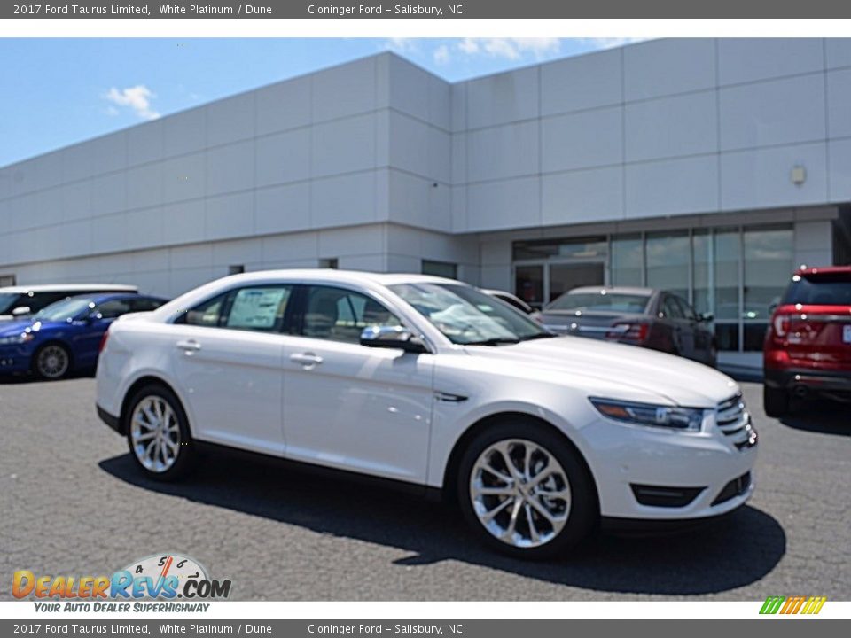 Front 3/4 View of 2017 Ford Taurus Limited Photo #1