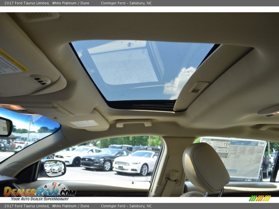 Sunroof of 2017 Ford Taurus Limited Photo #11