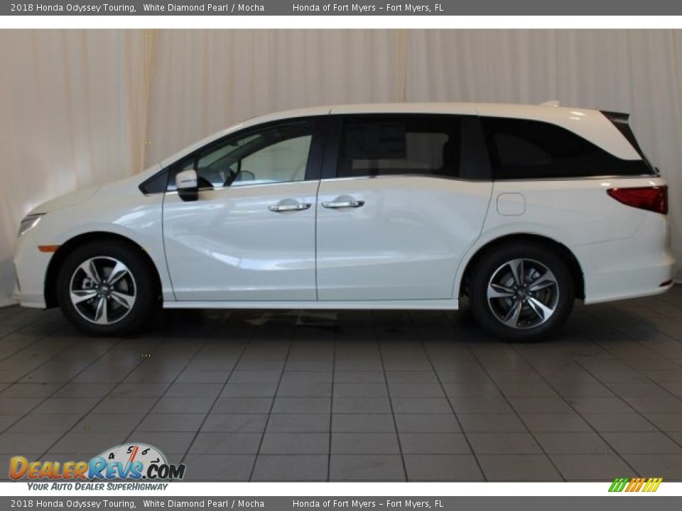 2018 Honda Odyssey Touring White Diamond Pearl / Mocha Photo #4