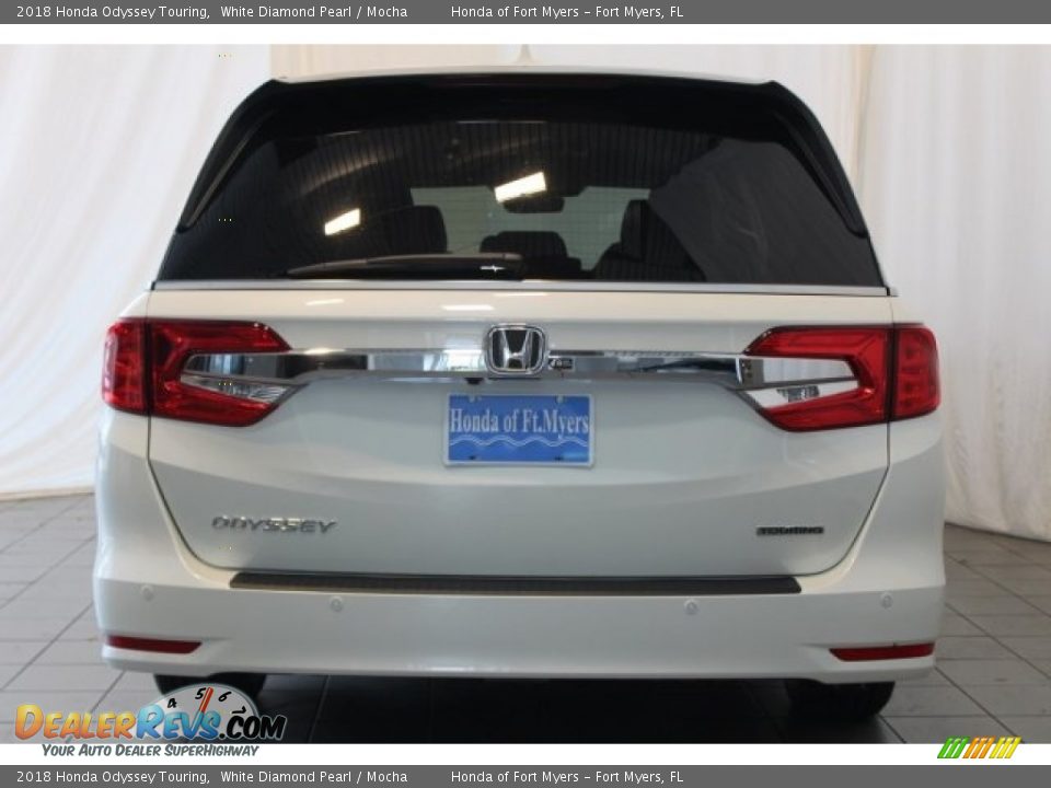 2018 Honda Odyssey Touring White Diamond Pearl / Mocha Photo #6