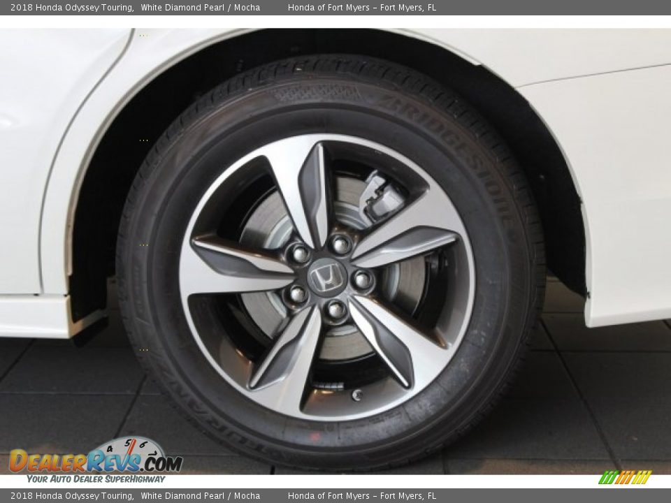 2018 Honda Odyssey Touring White Diamond Pearl / Mocha Photo #7