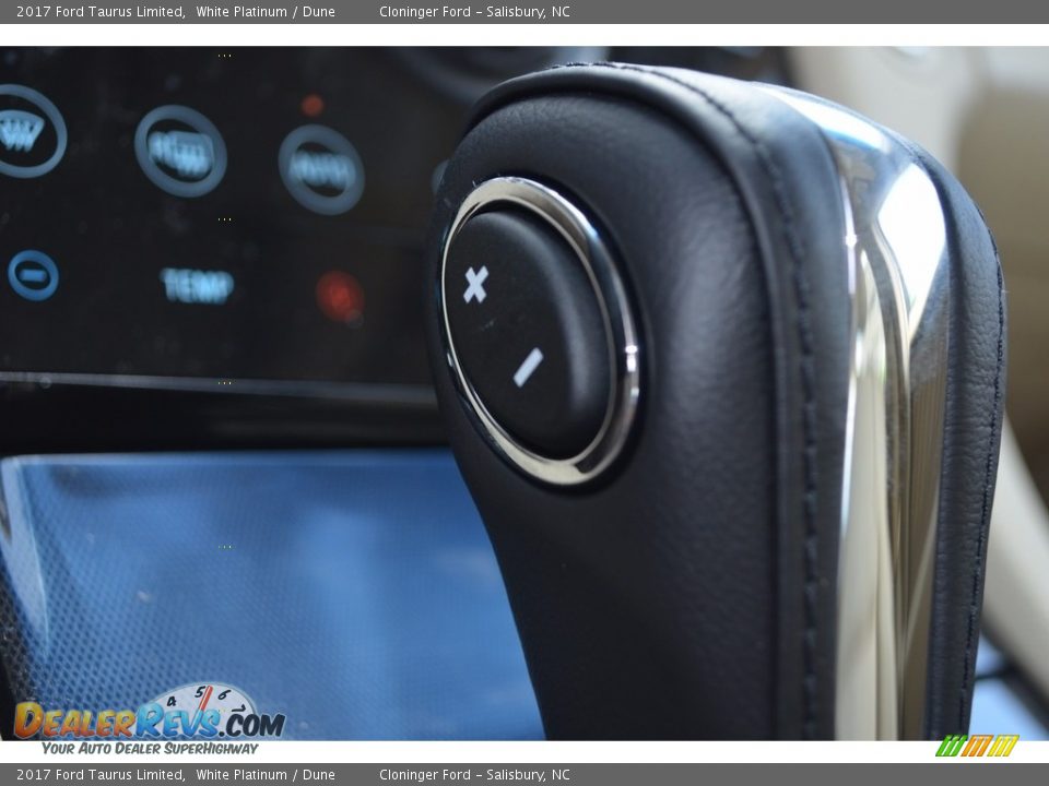 2017 Ford Taurus Limited White Platinum / Dune Photo #19