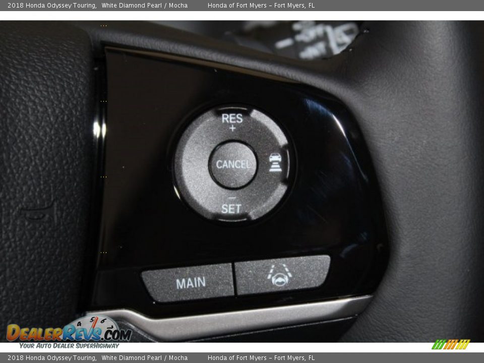 2018 Honda Odyssey Touring White Diamond Pearl / Mocha Photo #15