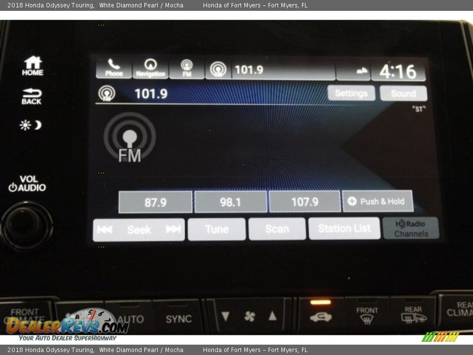 2018 Honda Odyssey Touring White Diamond Pearl / Mocha Photo #17