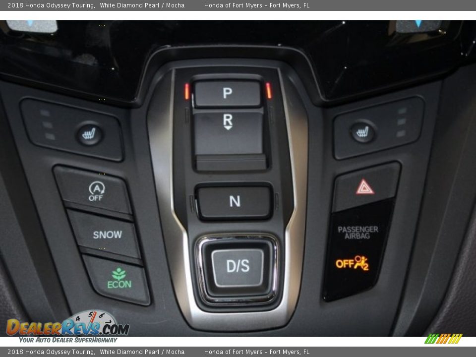 2018 Honda Odyssey Touring White Diamond Pearl / Mocha Photo #21