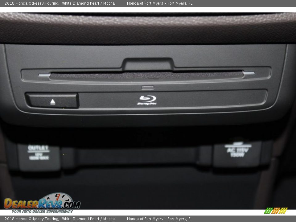 2018 Honda Odyssey Touring White Diamond Pearl / Mocha Photo #24