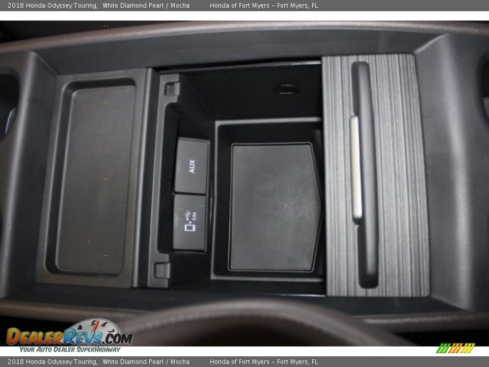 2018 Honda Odyssey Touring White Diamond Pearl / Mocha Photo #27