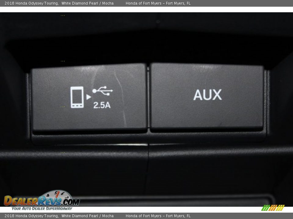 2018 Honda Odyssey Touring White Diamond Pearl / Mocha Photo #28