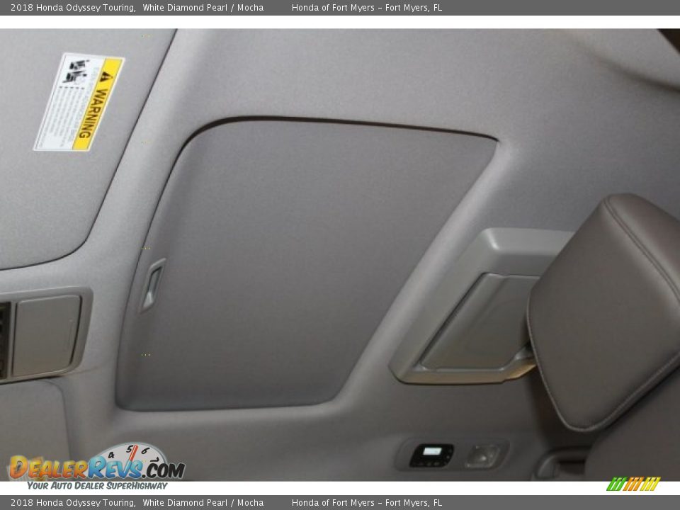 2018 Honda Odyssey Touring White Diamond Pearl / Mocha Photo #31