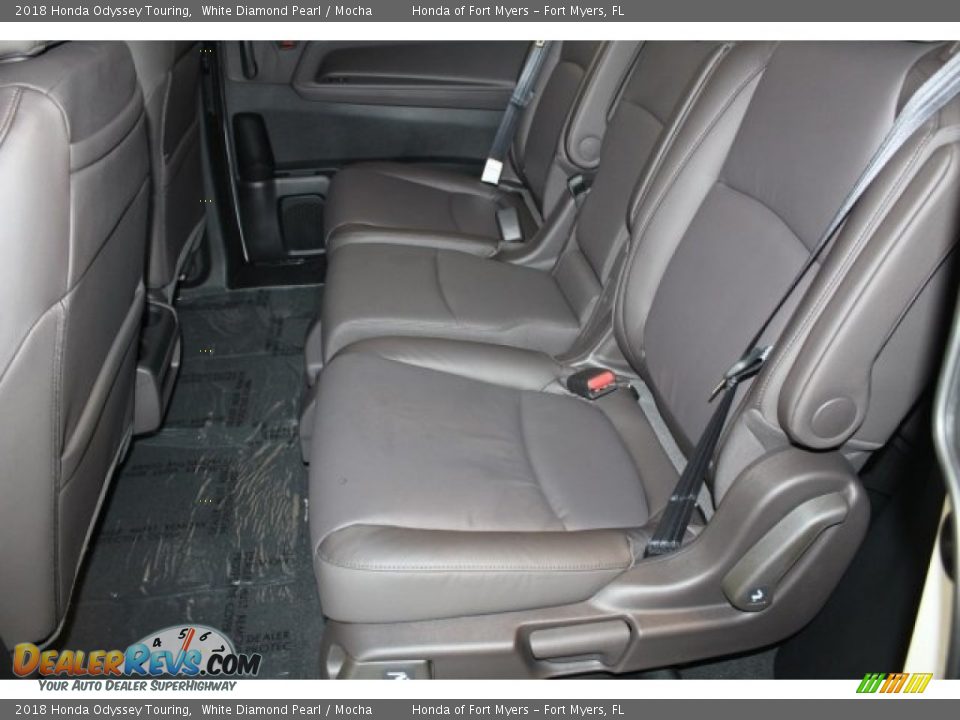 2018 Honda Odyssey Touring White Diamond Pearl / Mocha Photo #32