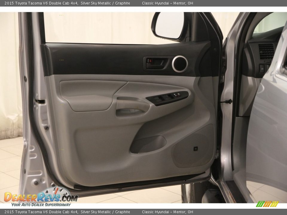 2015 Toyota Tacoma V6 Double Cab 4x4 Silver Sky Metallic / Graphite Photo #4
