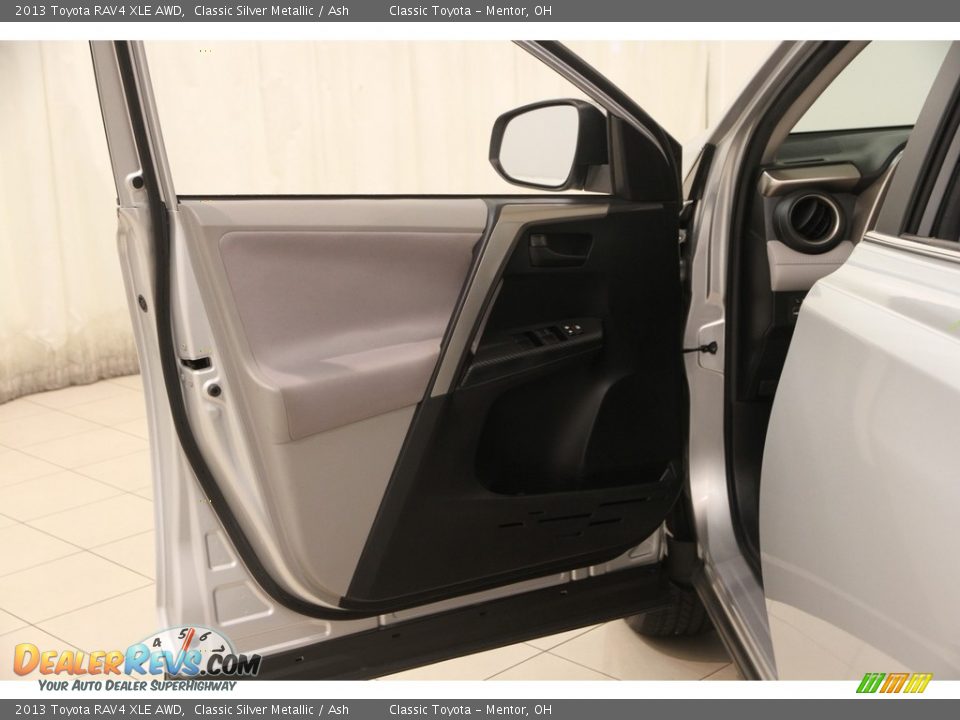 2013 Toyota RAV4 XLE AWD Classic Silver Metallic / Ash Photo #4