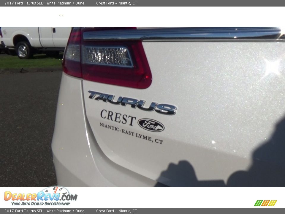 2017 Ford Taurus SEL White Platinum / Dune Photo #10