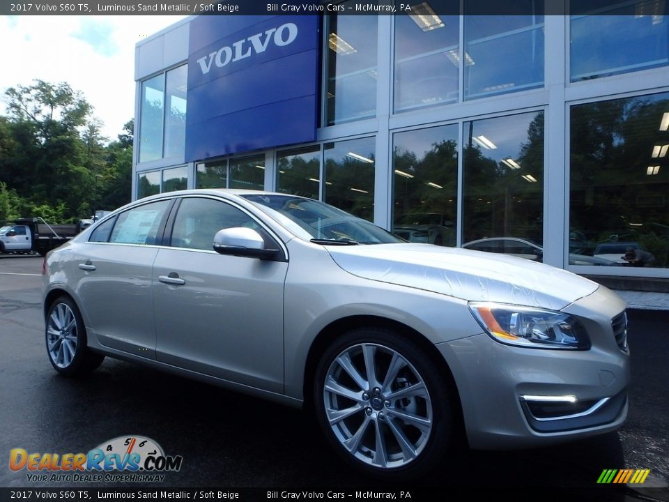 Front 3/4 View of 2017 Volvo S60 T5 Photo #1