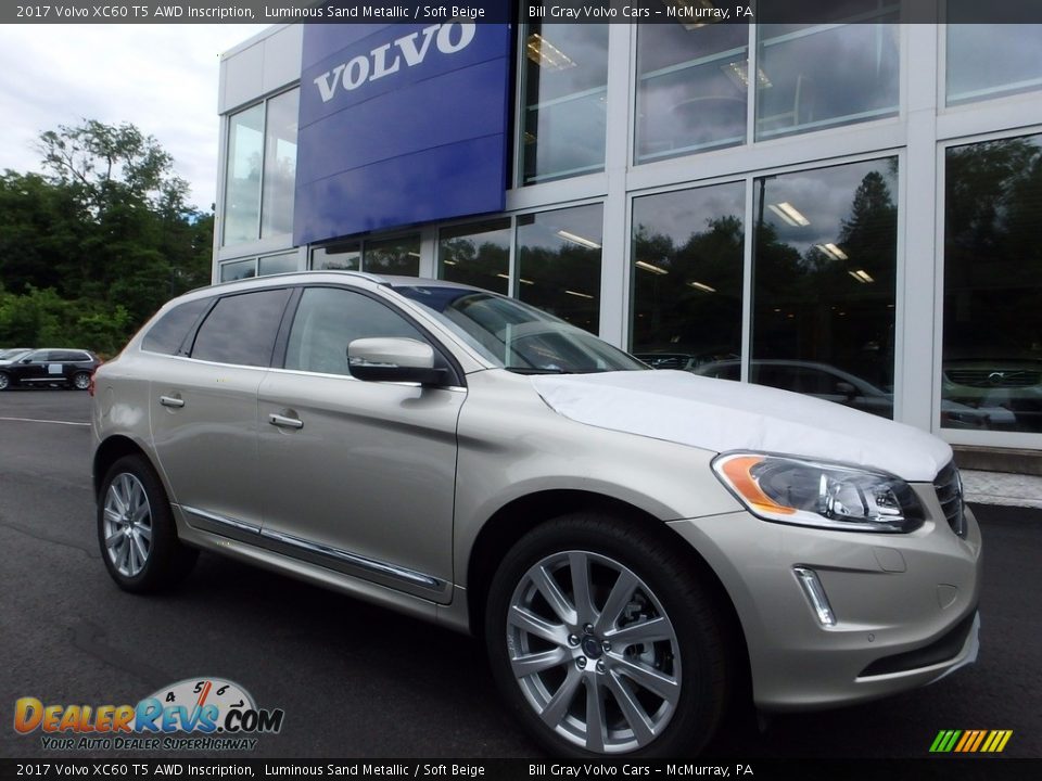 Front 3/4 View of 2017 Volvo XC60 T5 AWD Inscription Photo #1