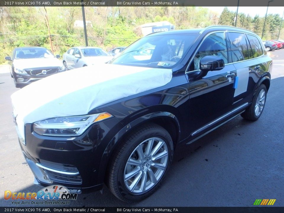 Front 3/4 View of 2017 Volvo XC90 T6 AWD Photo #5