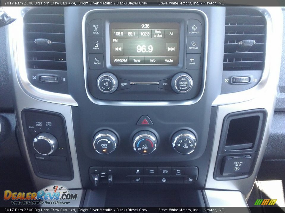 2017 Ram 2500 Big Horn Crew Cab 4x4 Bright Silver Metallic / Black/Diesel Gray Photo #24