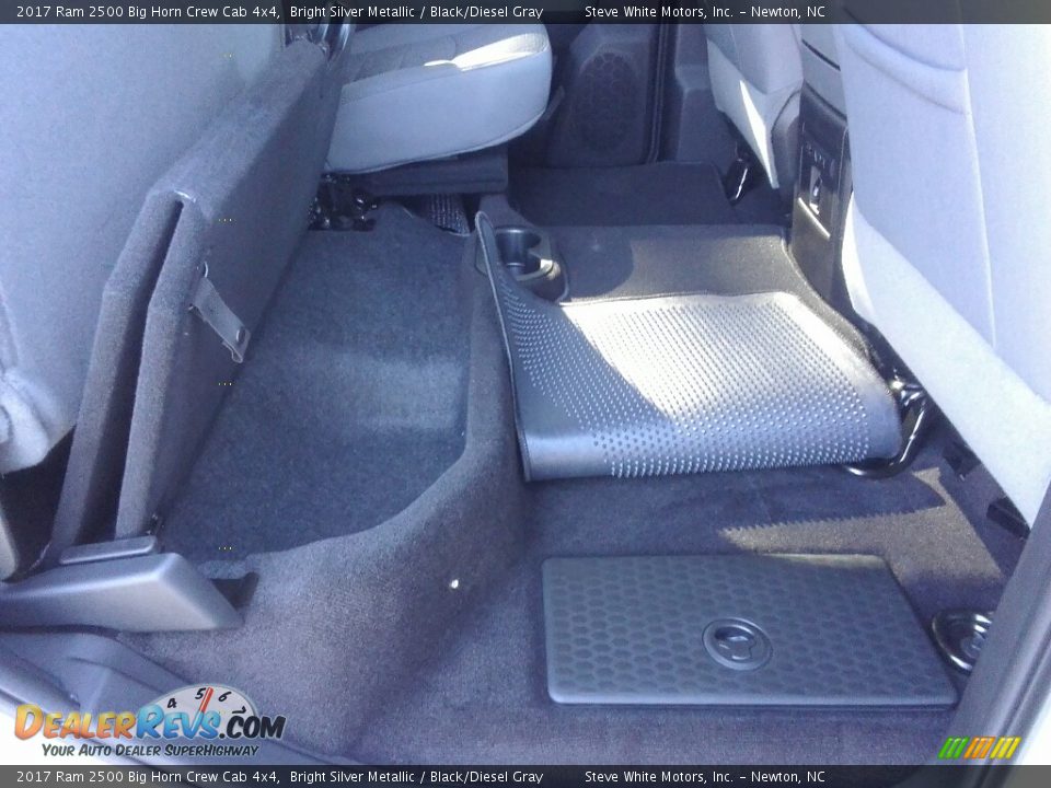 2017 Ram 2500 Big Horn Crew Cab 4x4 Bright Silver Metallic / Black/Diesel Gray Photo #28