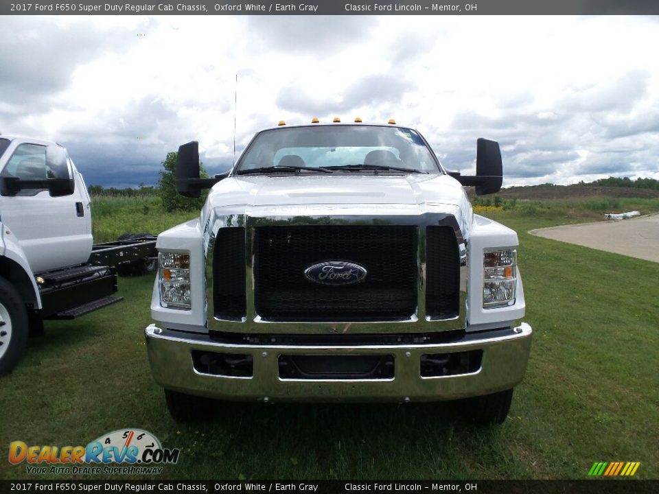 2017 Ford F650 Super Duty Regular Cab Chassis Oxford White / Earth Gray Photo #2
