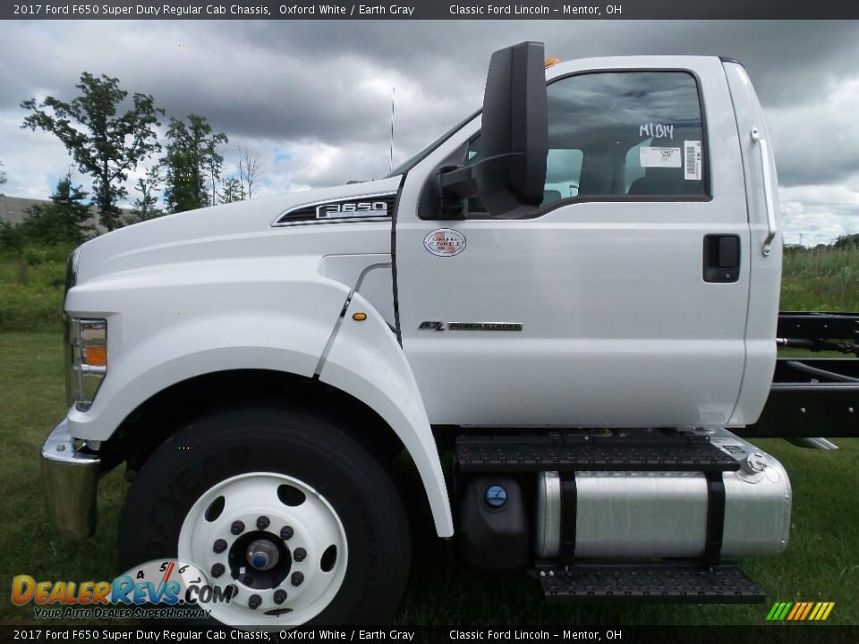 2017 Ford F650 Super Duty Regular Cab Chassis Oxford White / Earth Gray Photo #6