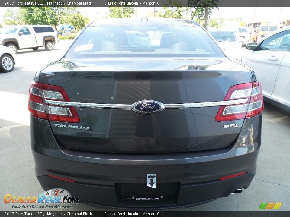 2017 Ford Taurus SEL Magnetic / Charcoal Black Photo #4