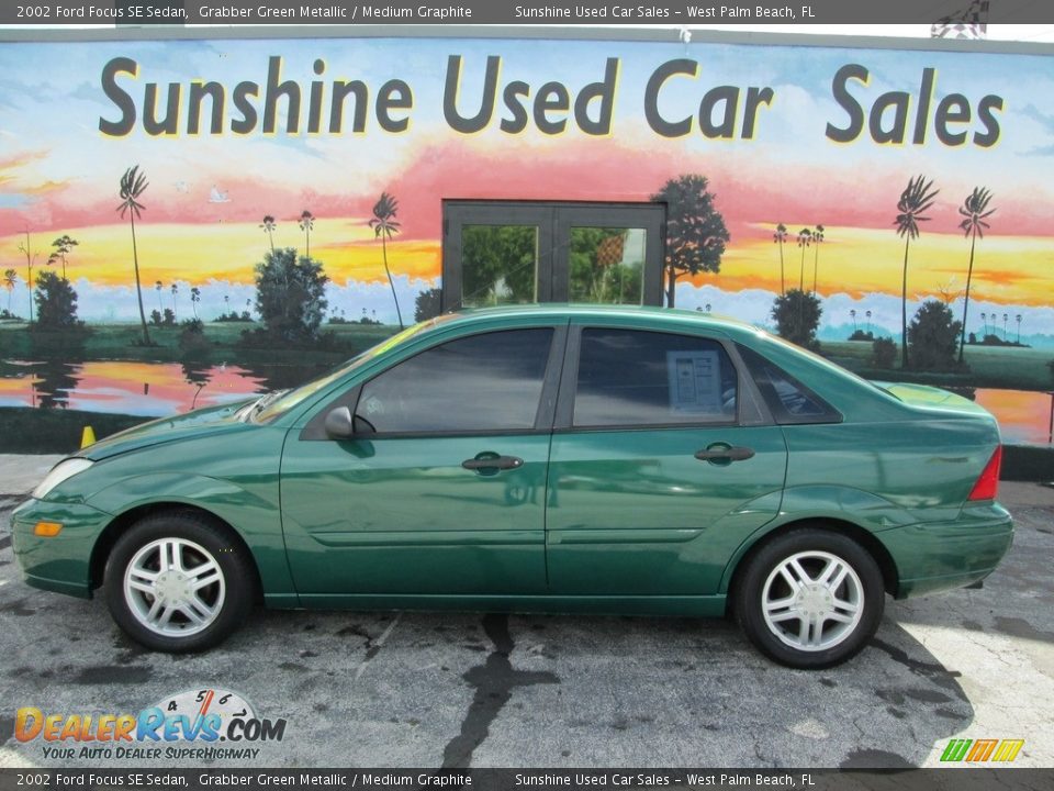 2002 Ford Focus SE Sedan Grabber Green Metallic / Medium Graphite Photo #3