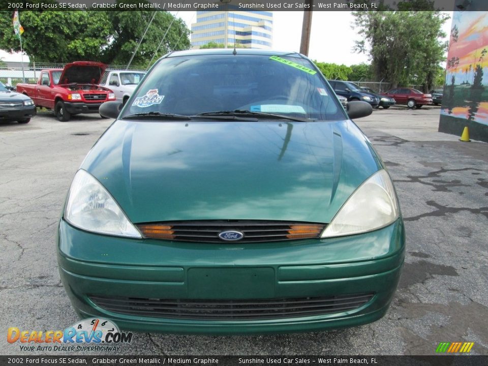 2002 Ford Focus SE Sedan Grabber Green Metallic / Medium Graphite Photo #5