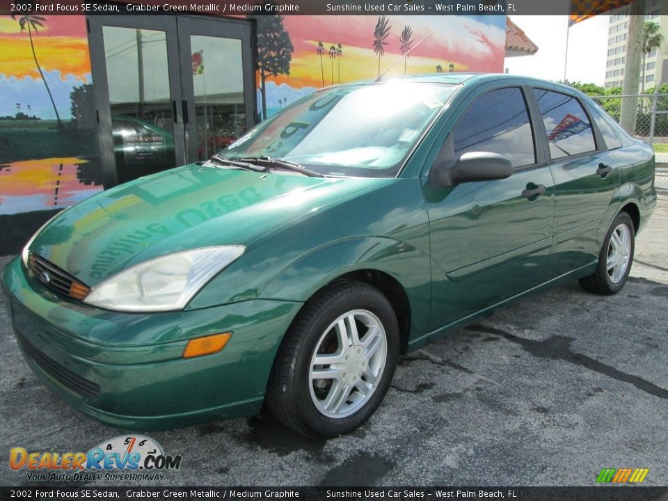 2002 Ford Focus SE Sedan Grabber Green Metallic / Medium Graphite Photo #6