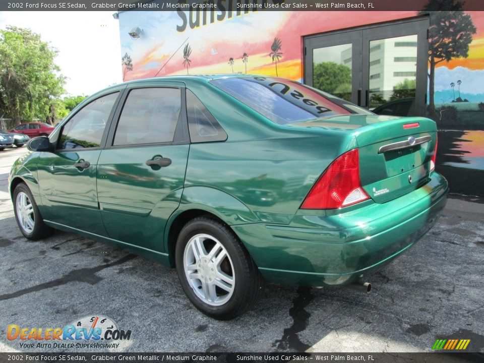 2002 Ford Focus SE Sedan Grabber Green Metallic / Medium Graphite Photo #7