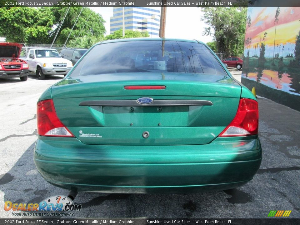 2002 Ford Focus SE Sedan Grabber Green Metallic / Medium Graphite Photo #8