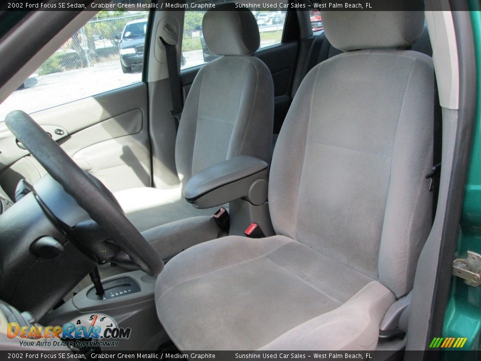 2002 Ford Focus SE Sedan Grabber Green Metallic / Medium Graphite Photo #12