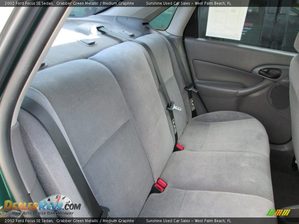 2002 Ford Focus SE Sedan Grabber Green Metallic / Medium Graphite Photo #16