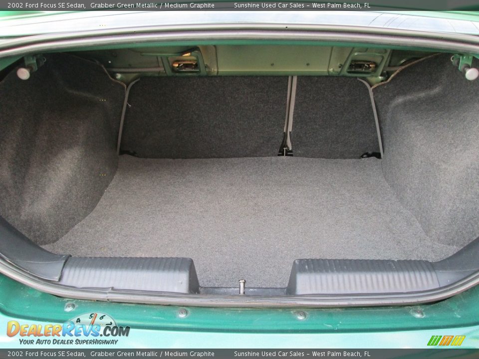 2002 Ford Focus SE Sedan Grabber Green Metallic / Medium Graphite Photo #21