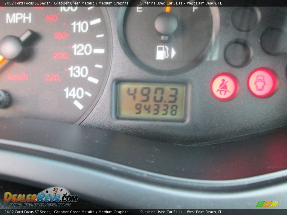 2002 Ford Focus SE Sedan Grabber Green Metallic / Medium Graphite Photo #23