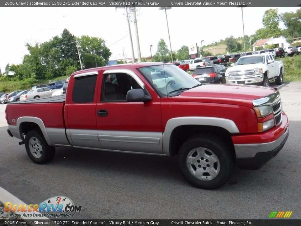 2006 Chevrolet Silverado 1500 Z71 Extended Cab 4x4 Victory Red / Medium Gray Photo #9