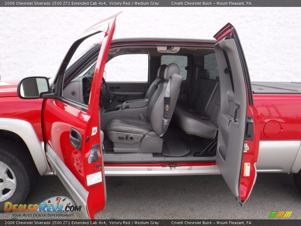 2006 Chevrolet Silverado 1500 Z71 Extended Cab 4x4 Victory Red / Medium Gray Photo #16