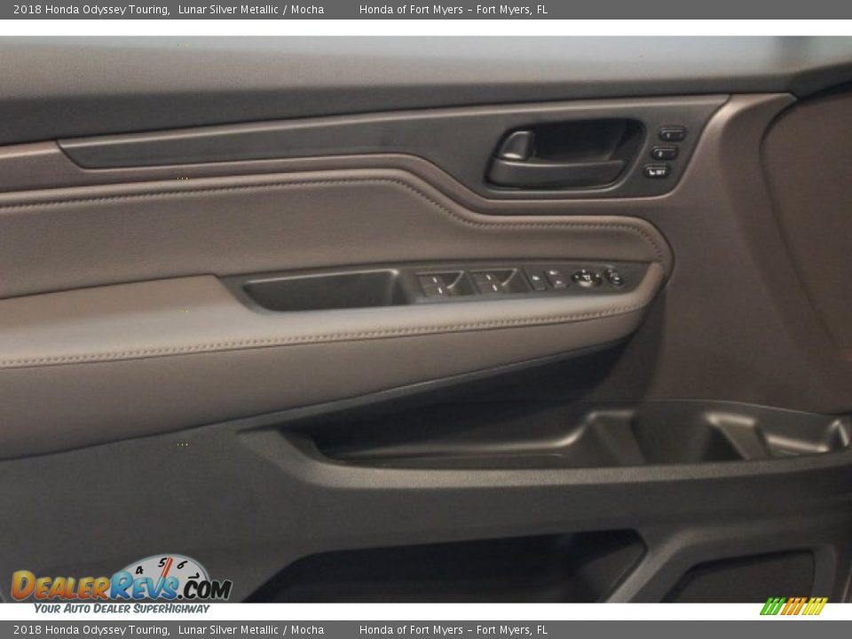 2018 Honda Odyssey Touring Lunar Silver Metallic / Mocha Photo #9