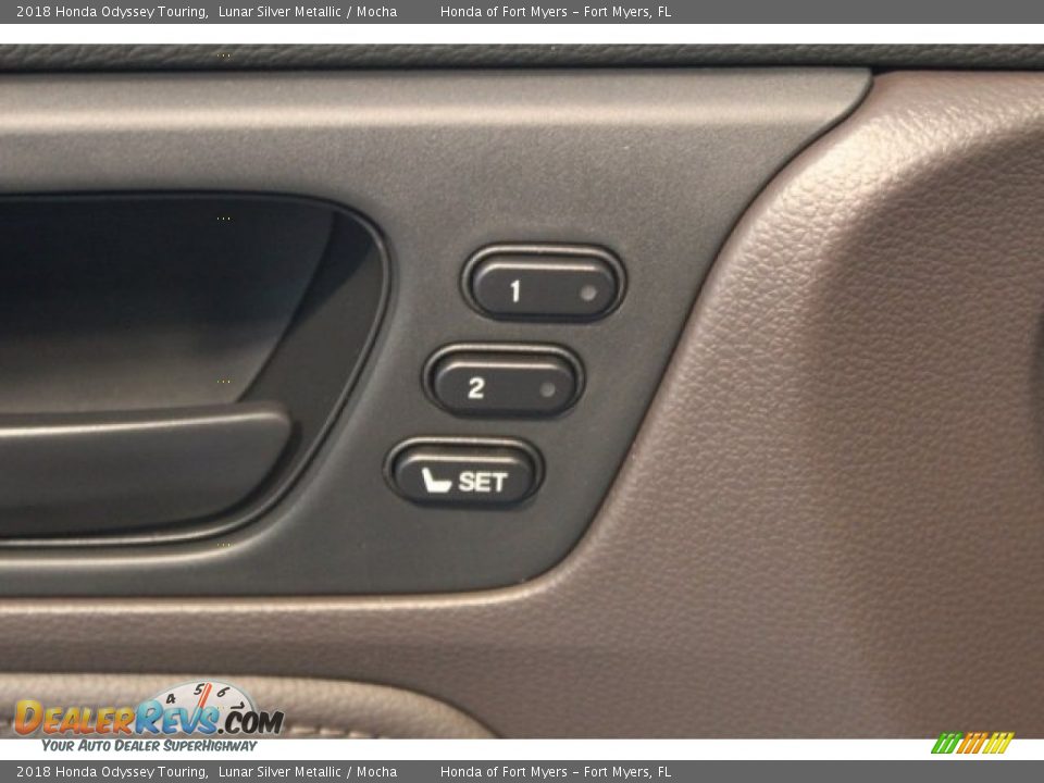 2018 Honda Odyssey Touring Lunar Silver Metallic / Mocha Photo #10
