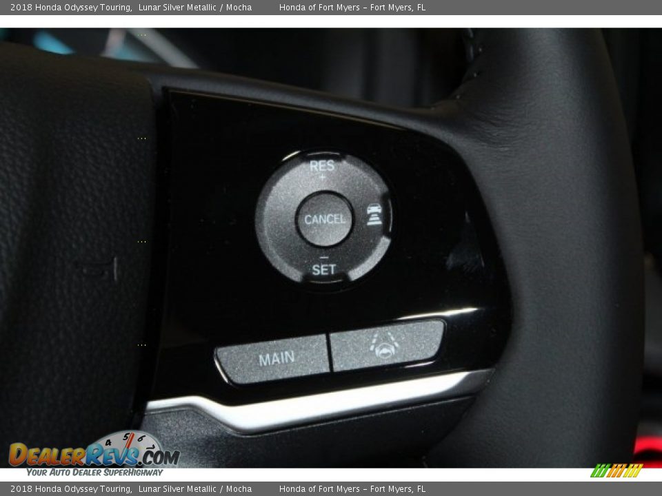 2018 Honda Odyssey Touring Lunar Silver Metallic / Mocha Photo #15