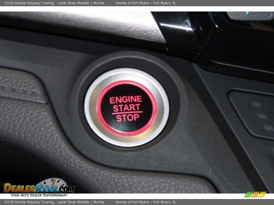 2018 Honda Odyssey Touring Lunar Silver Metallic / Mocha Photo #22