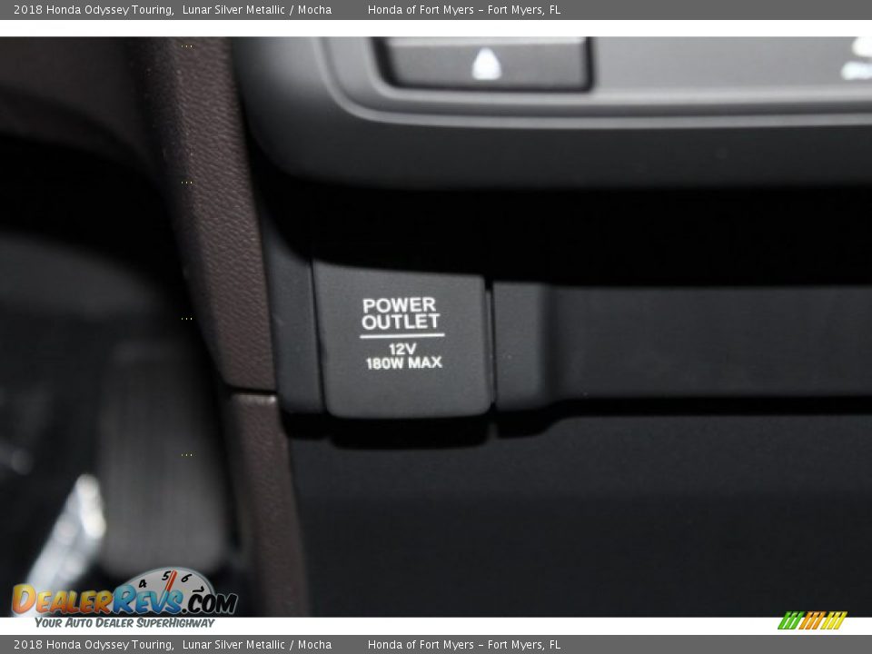 2018 Honda Odyssey Touring Lunar Silver Metallic / Mocha Photo #25