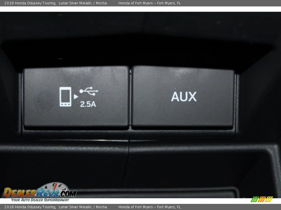 2018 Honda Odyssey Touring Lunar Silver Metallic / Mocha Photo #28