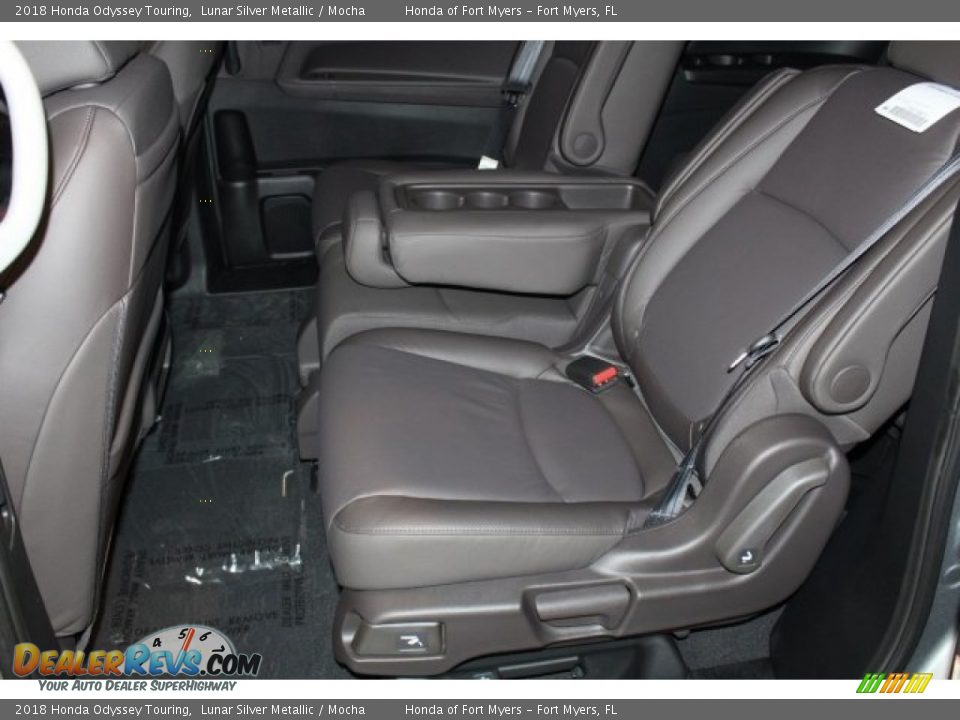 2018 Honda Odyssey Touring Lunar Silver Metallic / Mocha Photo #32